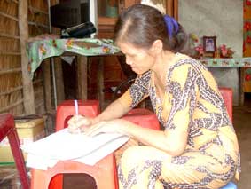 Trao tiền từ thiện