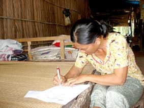 Trao tiền từ thiện