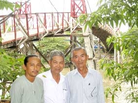 "Tam gia cầu treo"