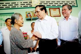 Tổng Bí thư Nông Đức Mạnh thăm và làm việc tại TP Cần Thơ