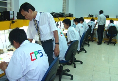 Sửa chữa điện thoại di động - nghề “hot” của giới trẻ