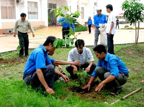 Nỗ lực rèn đức luyện tài làm theo lời Bác
