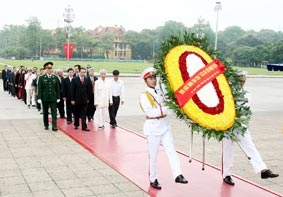 Lãnh đạo Đảng, Nhà nước viếng Chủ tịch Hồ Chí Minh nhân kỷ niệm 119 năm ngày sinh của Người