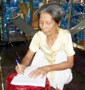 Trao tiền từ thiện