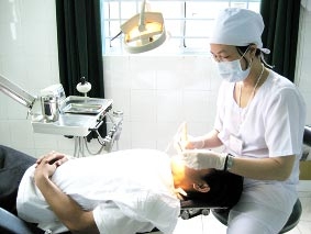 Có nên cạo cao răng?