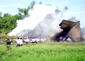 Rơi máy bay quân sự ở Indonesia, gần 100 người thiệt mạng