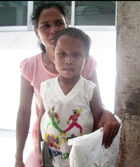 Trao tiền từ thiện