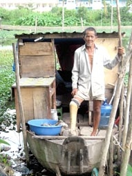 Tôi chỉ mong có vốn để đi bán vé số!