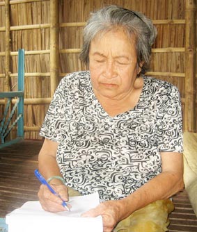 Trao tiền từ thiện