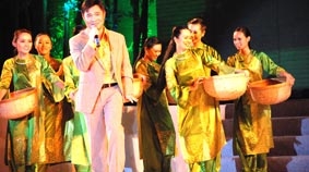 "Vòng tay nhân ái"<br>
Một chương trình ca nhạc được đầu tư nghiêm túc