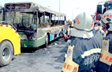 Lở đá vùi lấp 59 người