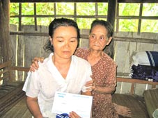 Trao tiền từ thiện