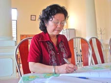 Trao tiền từ thiện