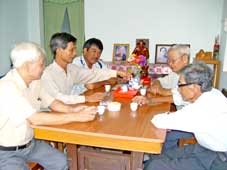 Tình người xa quê