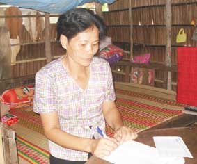 Trao tiền từ thiện