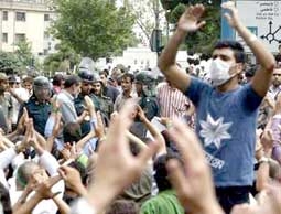 Iran: Kết quả bầu cử tổng thống gây tranh cãi