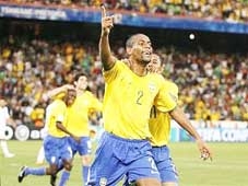 ĐỘI TUYỂN BRAZIL HẠ MỸ 3-0 <br>
Hậu vệ Maicon  Chìa khóa chiến thắng