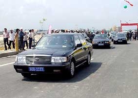 "Mở rộng cửa" phía Tây