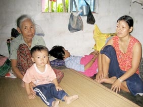 Người mẹ bất hạnh với những đứa con tâm thần