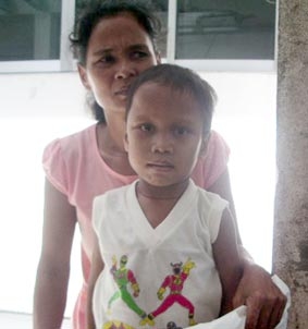 Trao tiền từ thiện