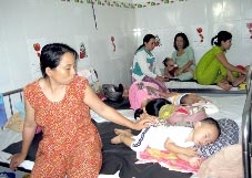 Thời tiết giao mùa, coi chừng sốt siêu vi