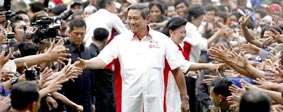 Ưu thế nghiêng về đương kim tổng thống