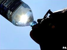 Cấm nước uống đóng chai