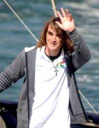 17 tuổi giong buồm vòng quanh thế giới