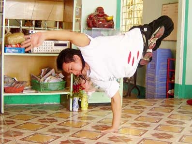 Chuyện về những người có khả năng kỳ lạ <br>
<i>Kỳ 3: “Quái kiệt” không chân nhảy hip hop</i>