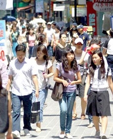 Châu Á thúc đẩy chi tiêu để ngăn chặn suy thoái kinh tế