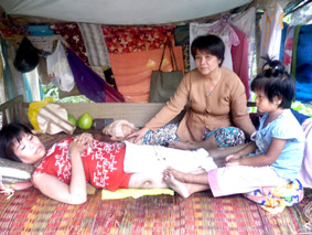 Hãy cứu giúp chị Nhìn!