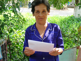 Trao tiền từ thiện