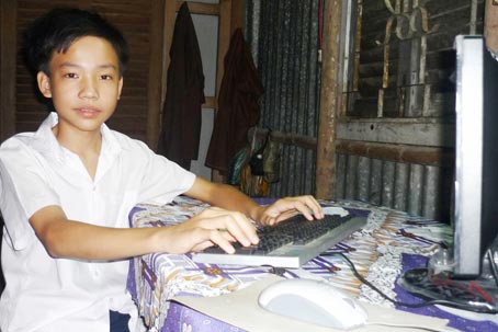 Cậu bé bán vé số với giải ba Tin học trẻ toàn quốc