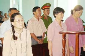 Nguyên Giám đốc Trần Ngọc Sương bị tuyên phạt 8 năm tù, nguyên Phó Giám đốc Trương Hồng Nhung 6 năm tù