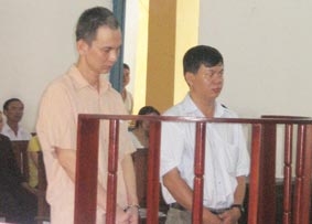 Lừa đảo chiếm đoạt hơn 1,4 tỉ đồng, 2 bị cáo lãnh 20 năm tù