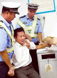 Quan say, trách ai?