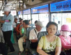 Tháo gỡ khó khăn, phát triển mạng lưới xe buýt khắp thành phố
