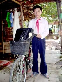 Trao quà từ thiện