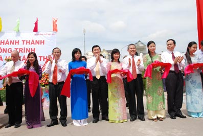 Long trọng tổ chức lễ kỷ niệm 64 năm Cách mạng tháng Tám, Quốc khánh 2-9, đón nhận Huân chương độc lập hàng nhì và Quyết định công nhận TP Cần Thơ là đô thị loại I trực thuộc Trung ương