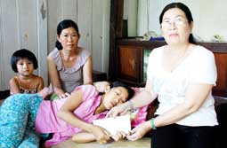 Trao tiền từ thiện