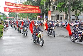 Đồng loạt ra quân thực hiện Tháng an toàn giao thông năm 2009