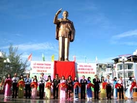 Khánh thành công trình trùng tu, nâng cấp tượng đài Bác Hồ tại Bến Ninh Kiều