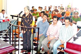 Lưu hành tiền giả<br>
9 bị cáo lãnh án 70 năm tù