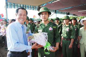 Long trọng tổ chức lễ tiễn đưa 600 thanh niên ưu tú lên đường nhập ngũ bảo vệ Tổ quốc