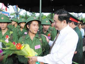 Long trọng tổ chức lễ tiễn đưa 600 thanh niên ưu tú lên đường nhập ngũ bảo vệ Tổ quốc