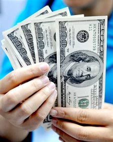 Đồng USD mất giá và nguy cơ suy thoái kinh tế toàn cầu mới