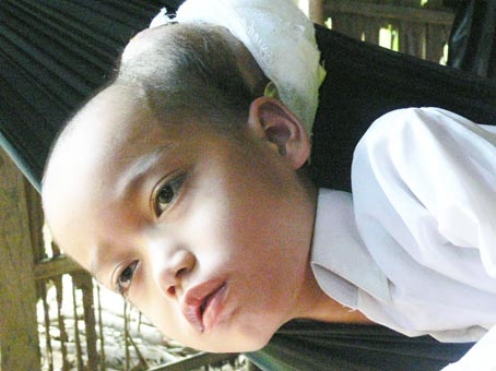 “Mẹ ơi, mua sách cho con đi học”