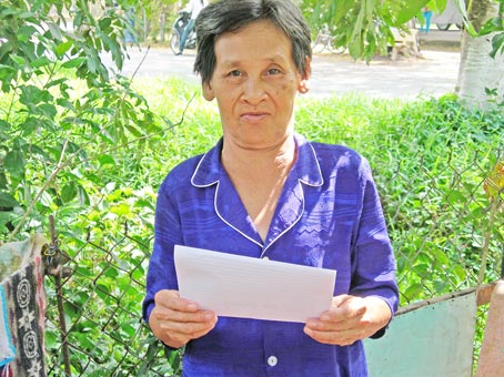 Trao tiền từ thiện