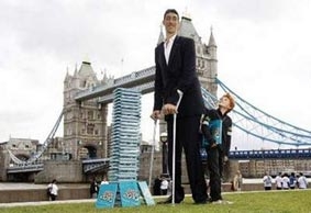 “Người đàn ông cao nhất thế giới” muốn tìm người yêu