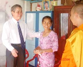 Lãnh đạo thành phố thăm và chúc mừng đồng bào dân tộc Khmer nhân dịp lễ Sêne Đol-ta